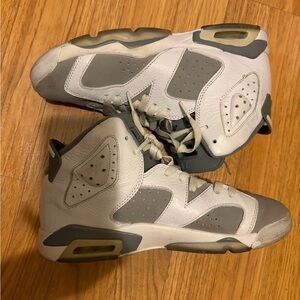 Size boys 7 White and Gray Sneakers